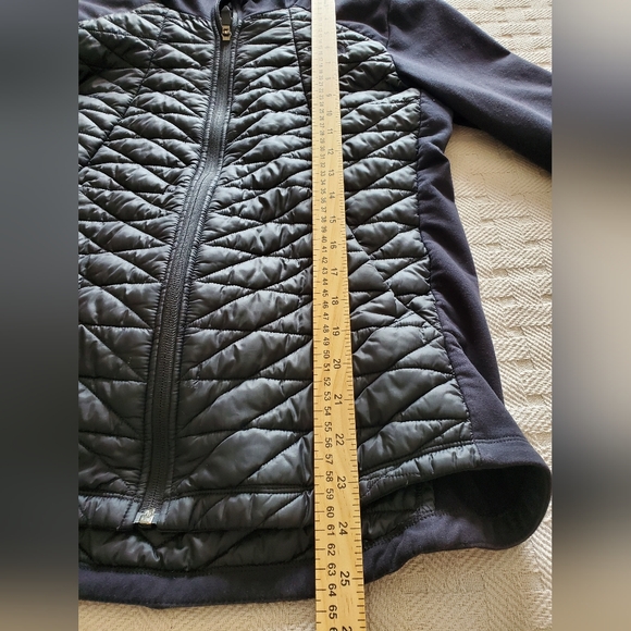 The North Face Motivation ThermoBall Jacket - Picture 8 of 14